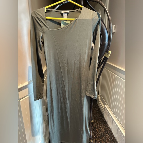 Woman’s Dress - Picture 2 of 7